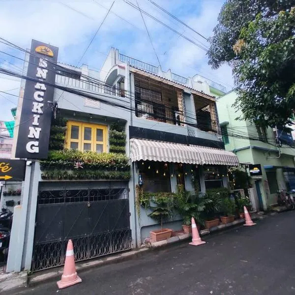 Spacious 3BHK House opp South City Mall，位于加尔各答的酒店