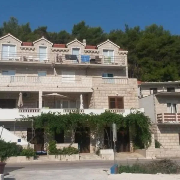 Apartments by the sea Povlja, Brac - 14126，位于波维尔亚的酒店