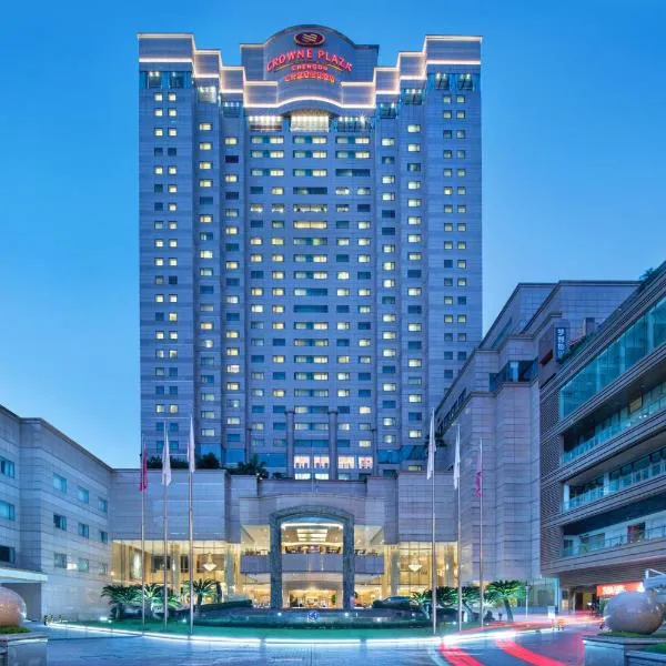 成都总府皇冠假日酒店，位于龙泉驿的酒店