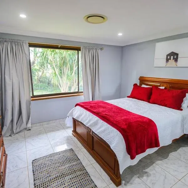 Entire House Beautiful Farm Stay 9 Bedrooms Sleeps 18 Enjoy Nature，位于Lower Mangrove的酒店