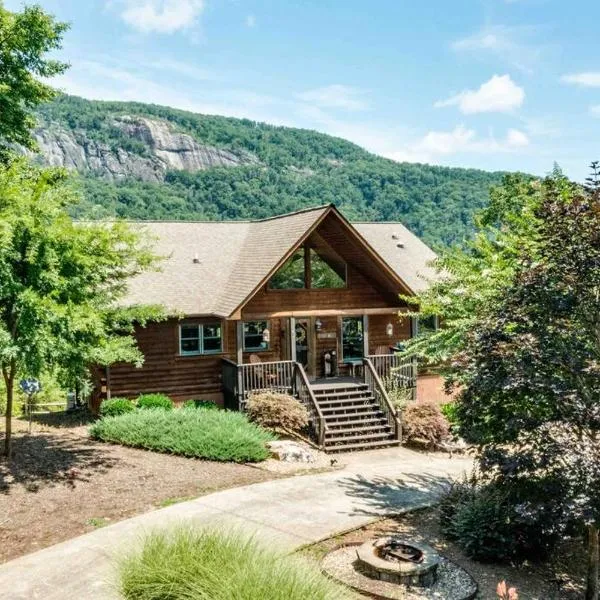 Wild Valley Lodge-Log Cabin in Lake Lure, NC, Close to Chimney Rock - Stunning Views，位于Bat Cave的酒店