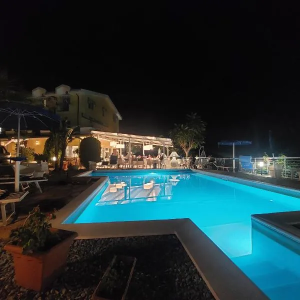 皮克罗蒙德酒店，位于Terme Luigiane的酒店