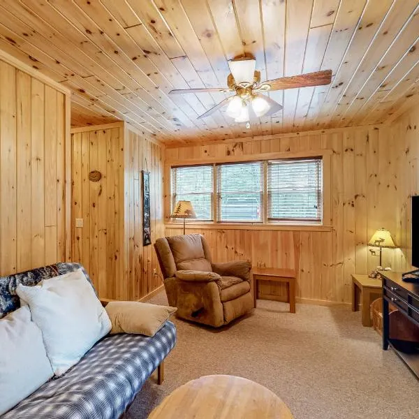 Lakeview Cabin #3 First Floor，位于格林维尔的酒店