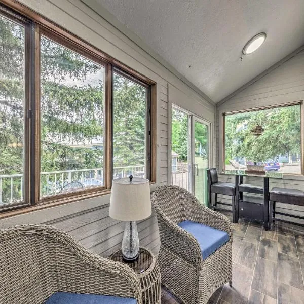 Dreamy, Family-Friendly Cloudcroft Townhome!，位于克劳德克罗夫特的酒店