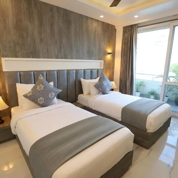 Hotel Keshav Residency near Medanta Pure Veg，位于Bhundsi的酒店