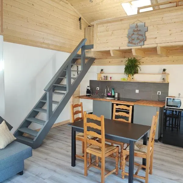 Petit Coin de Bonheur studio Neuf climatisé avec terrasse et parking privé à 5mins du Centre-ville，位于拉米尔的酒店