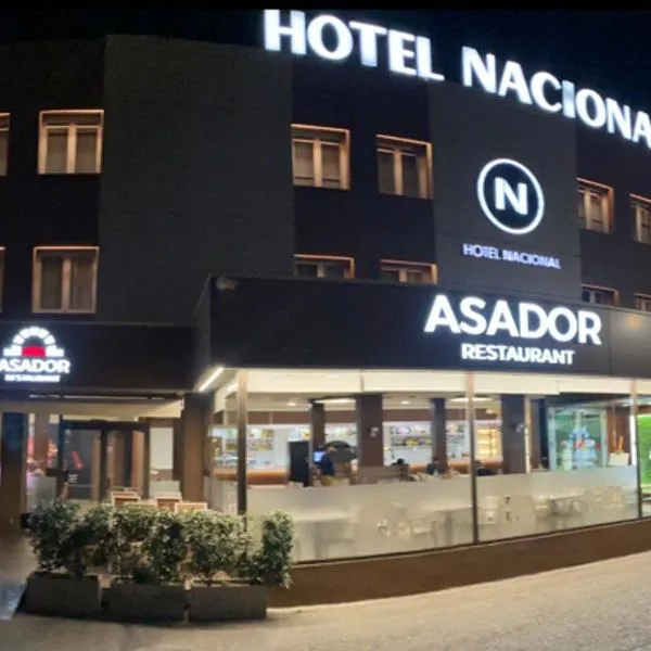 纳斯奥纳尔酒店，位于Darnius的酒店