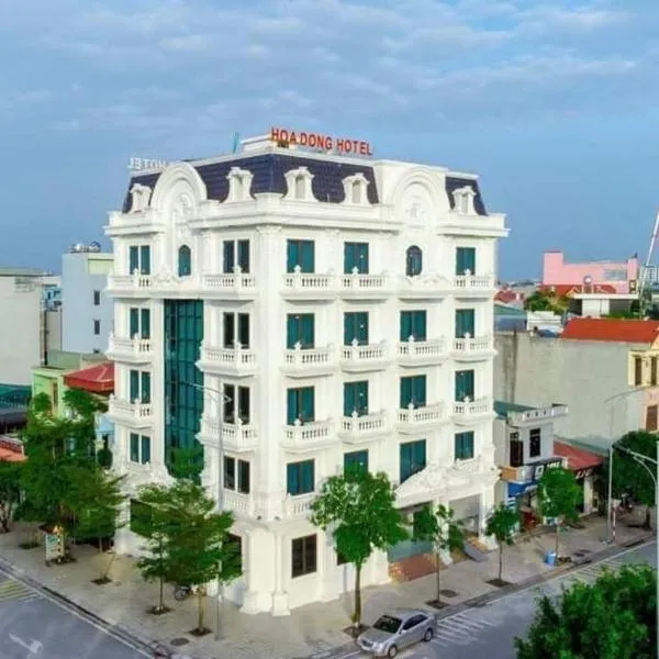 Khách sạn Hoa Đông，位于Ðục Khê的酒店
