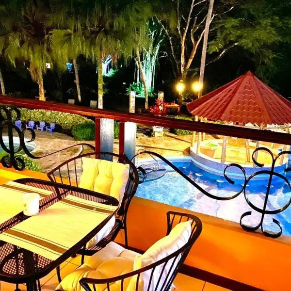 Lovely 2-BDroom Condo in Laguna Eco Village Resort，位于奎波斯城的酒店