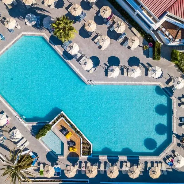 Hotel Niriides Beach，位于科林比亚的酒店