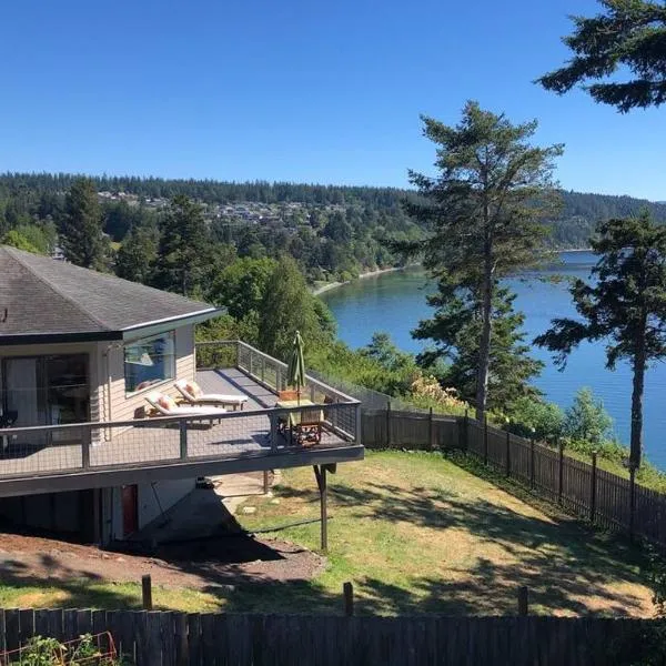 Waterfront, Sunsets and Mountains，位于汤森港的酒店