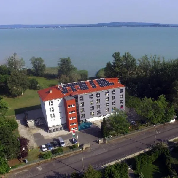 Beach Szálló Révfülöp，位于Balatonrendes的酒店