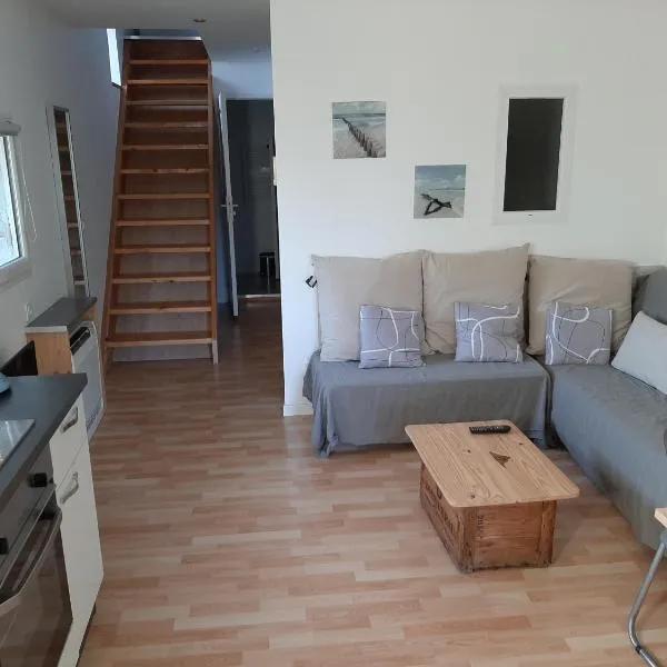 LOCATION APPART 45 M² - 2 CH AVEC JARDIN PRIVATIF，位于Gailhan的酒店