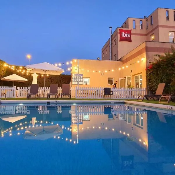 赫雷斯德拉弗龙特拉加的斯宜必思酒店，位于La Barca de la Florida的酒店