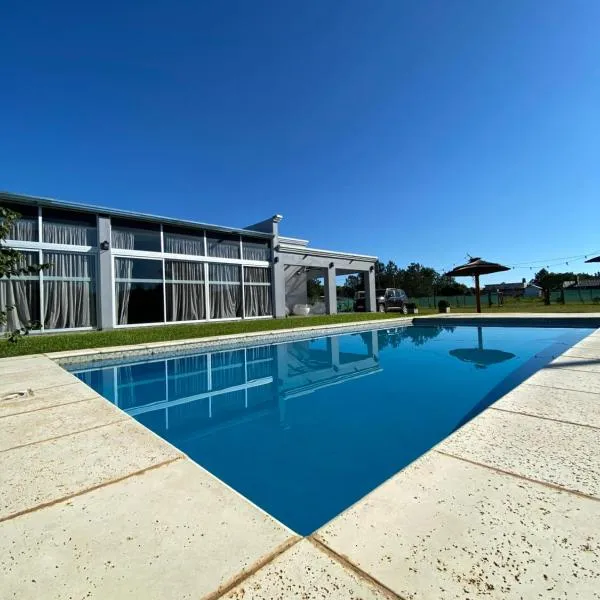 Bitcoin s House Quinta Familiar 1000 m2 Piscina，位于San Luis del Palmar的酒店