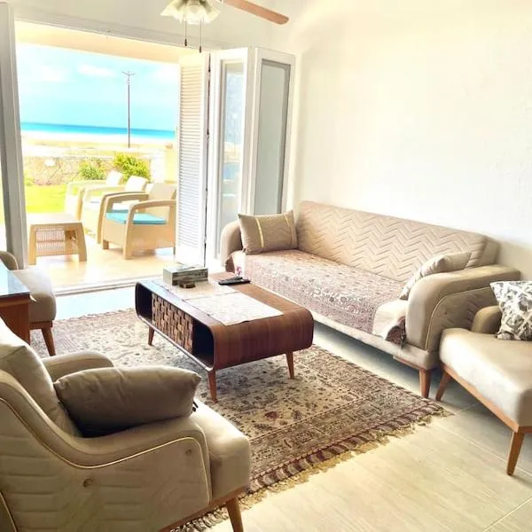 Stunning Beachfront Villa on North Coast Mediterranean，位于Dawwār Abū Maḩrūs的酒店