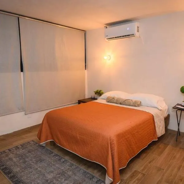 Departamento de 2 recamaras con 2 aires acondiconados, parking, wifi 70mb, refrigerador, micro,fregadero,licuadora,parrilla, cocina, D5，位于巴耶斯城的酒店