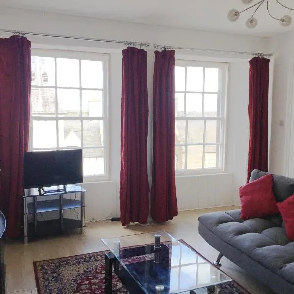 Beautiful 2 Bed Serviced Apartment in Dunbar，位于邓巴的酒店