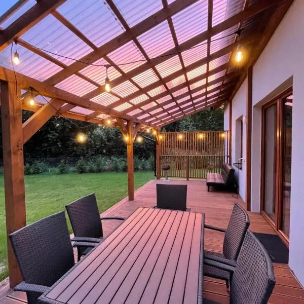 Dom całoroczny nad jeziorem Brajnickim，位于Brajniki的酒店