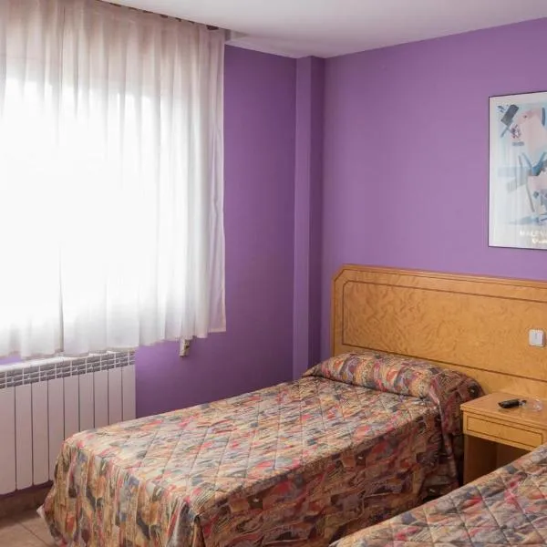 HOSTAL DON JAVIER，位于Ororbia的酒店