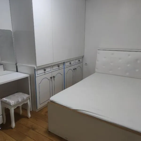 Chambre privée à Bobigny -salle de bain et toilettes sont commune, -pas de cuisine，位于博比尼的酒店