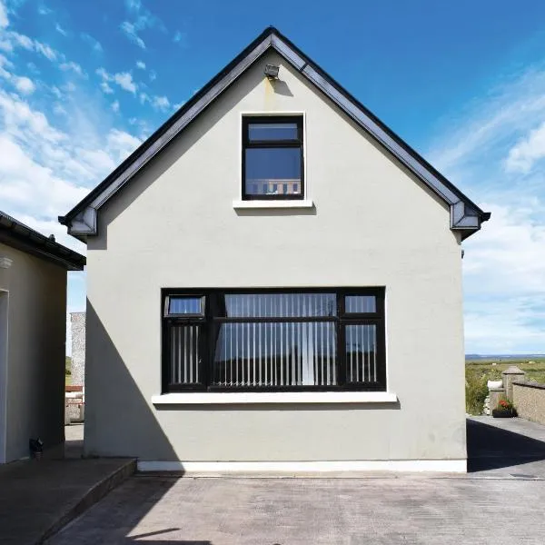 Cosy two bedroom cottage on the Mullet Peninsula，位于贝尔马利特的酒店