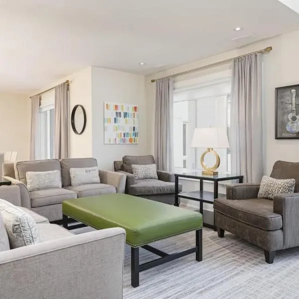 Steps to Blue Mtn Condo wt Elegant Style 213 Sierra Lane，位于蓝山的酒店