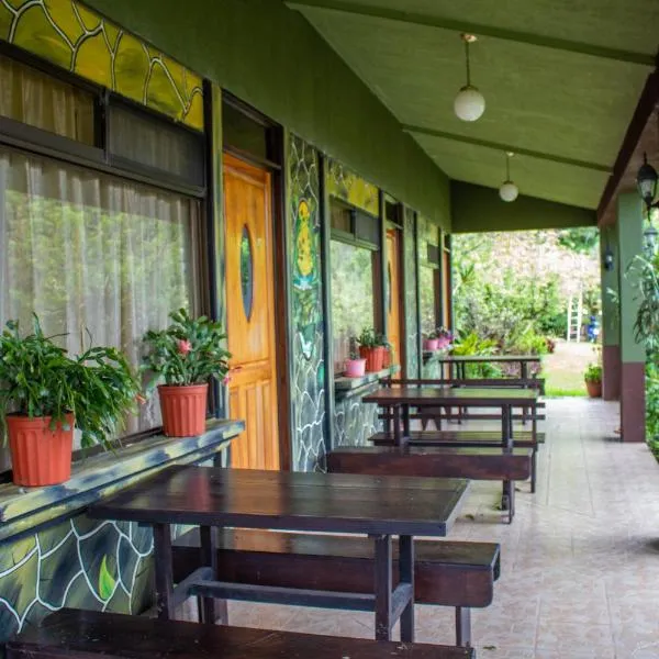 Cabinas las Manzanas Bed y Breakfast，位于San Joaquín的酒店