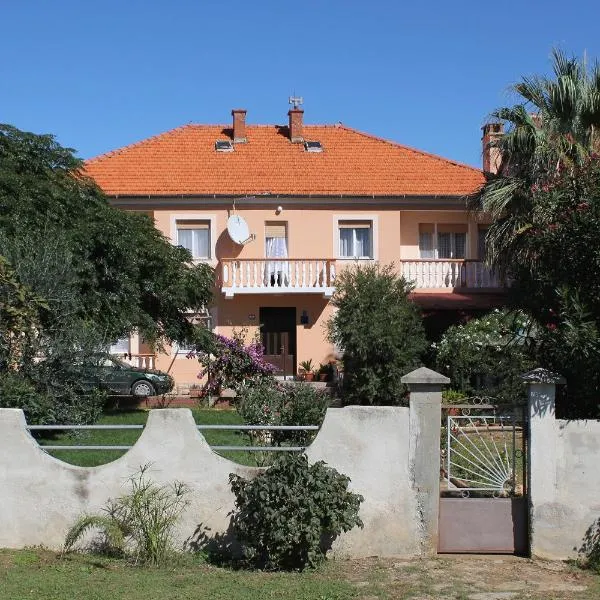 Apartments for families with children Privlaka, Zadar - 5747，位于普利拉卡的酒店