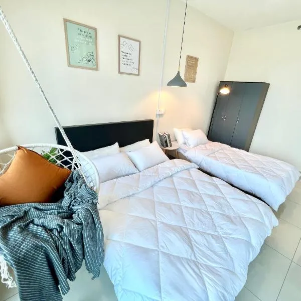 A 1-4 pax Cozy Studio TV Box Pool 100mps Wifi 3 bed Trefoil Setia Alam，位于实达阿南的酒店