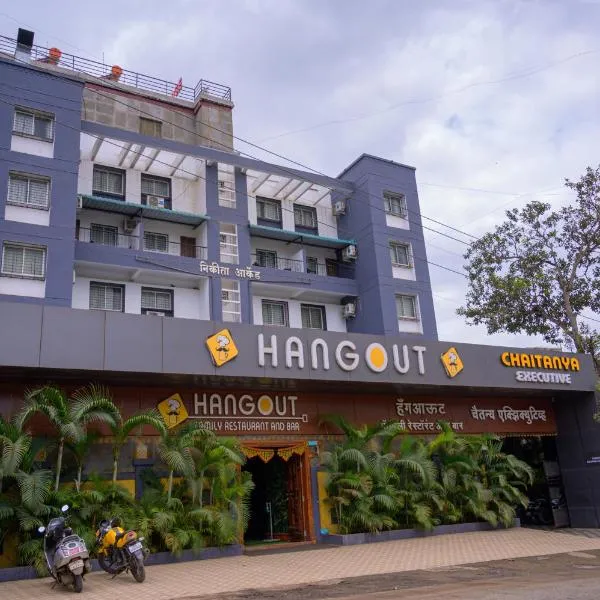 Hotel Hangout，位于Kharakvasla的酒店