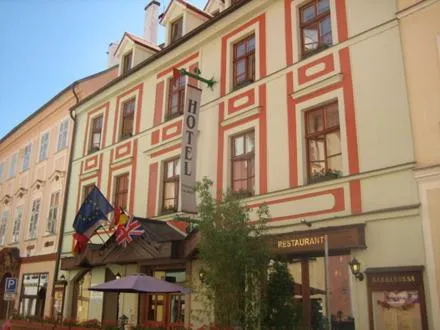 巴巴罗萨酒店，位于Jesenice的酒店