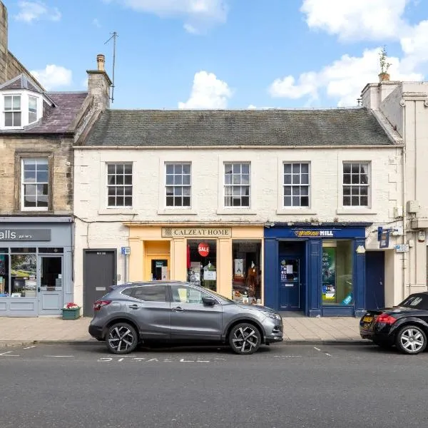 2 bedroom apartment on Peebles High Street，位于皮布尔斯的酒店