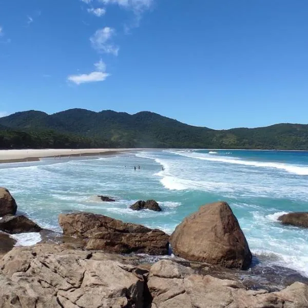 Bela Casa Quartos e Hostel Ilha Grande，位于阿布拉奥的酒店