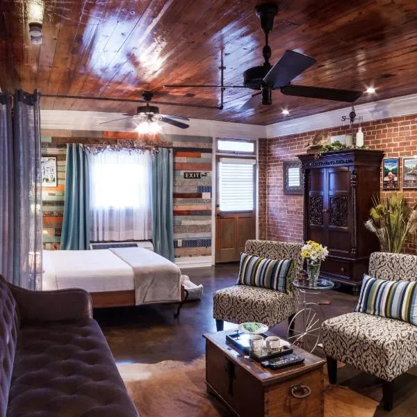 Bayou Chateau，位于新伊比利亚的酒店