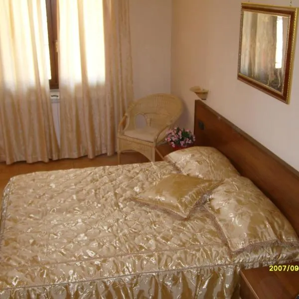 HOTEL RISTORANTE DEGLI AMICI，位于Mongiana的酒店