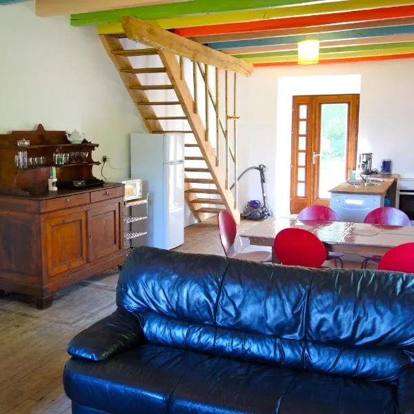 多梅色彩度假屋，位于Saint-Martin-le-Vieux的酒店