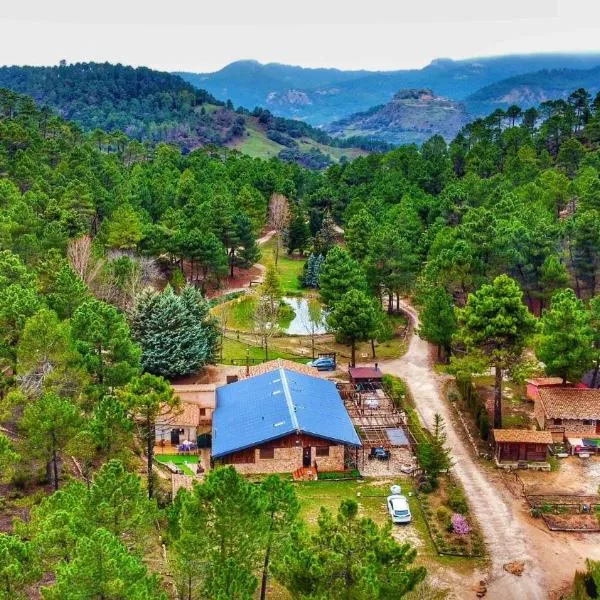 Casa Esmeralda en ZAFIRO LAGUNAZO Parque Natural Rio Mundo Riopar，位于Molinicos的酒店