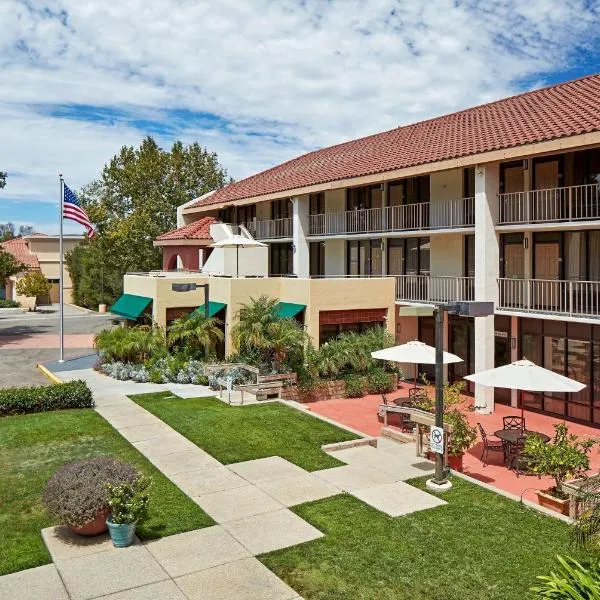 奎塔千橡纽伯里公园酒店，位于Santa Rosa Valley的酒店