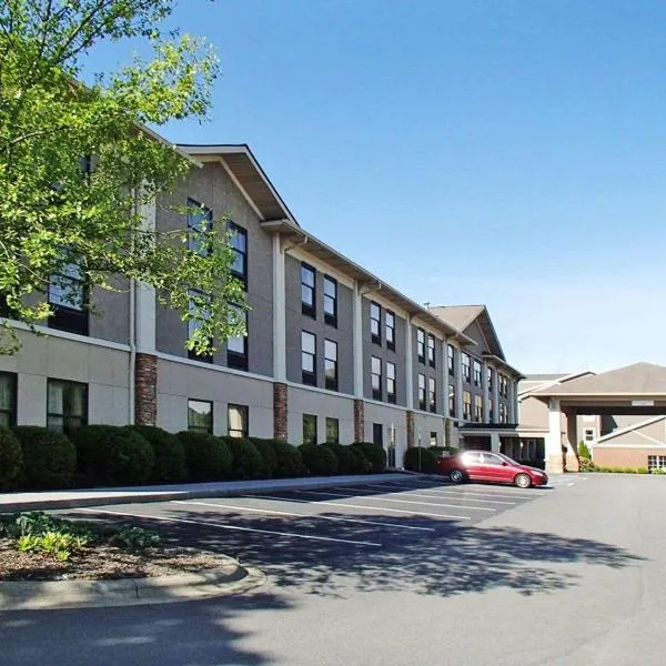 Quality Inn & Suites Boone - University Area，位于Powderhorn Mountain的酒店