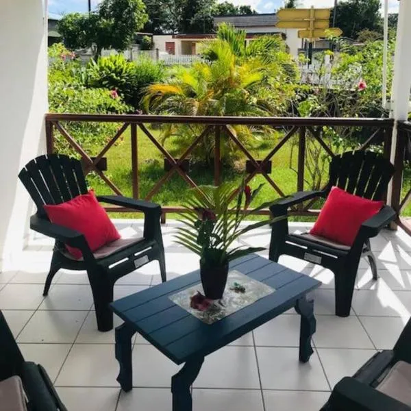 Villa Sous le Manguier-Anse Bertrand 5min plage，位于Petit-Canal的酒店