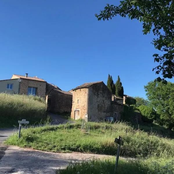 appartement de l'église et du château 2 à 15 personnes，位于阿韦恩的酒店
