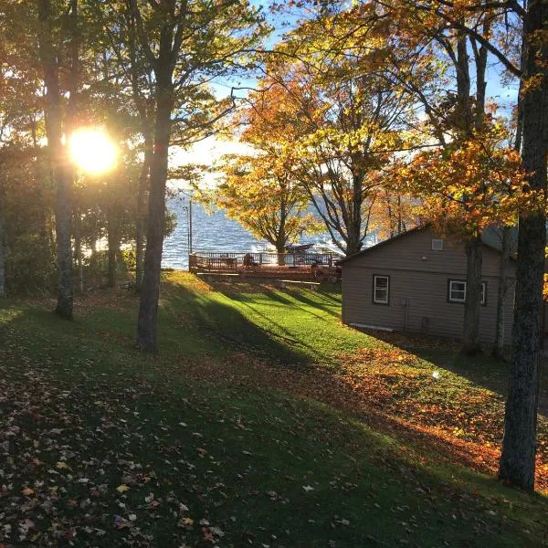 Sunset Pointe Resort LLC，位于Curtis的酒店