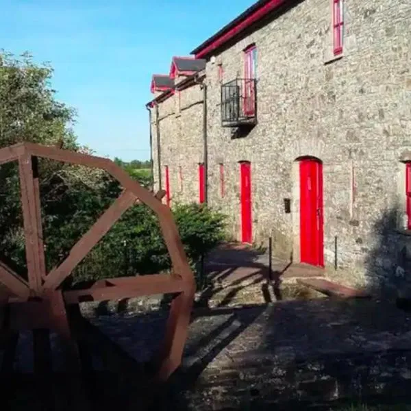 The Old Mill, Kilcorkey, Bellanagare, Castlerea, County Roscommon - West of Ireland -House 1，位于Ballintober的酒店