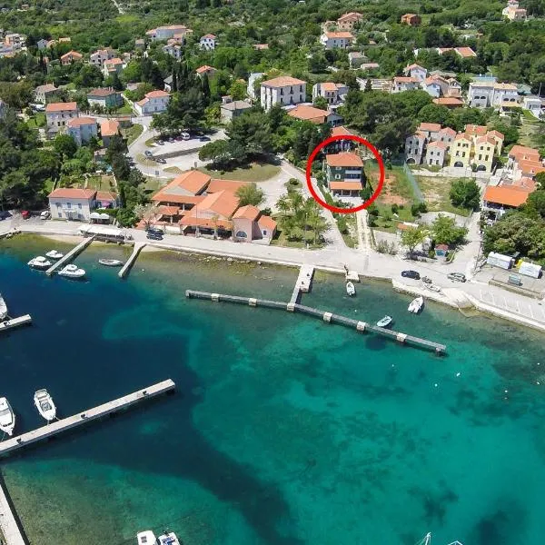 Apartments and rooms by the sea Nerezine, Losinj - 11815，位于Sveti Jakov的酒店