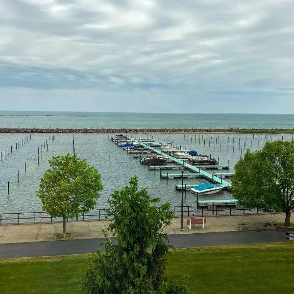 Clarion Hotel Conference Center on Lake Erie，位于敦刻尔克的酒店