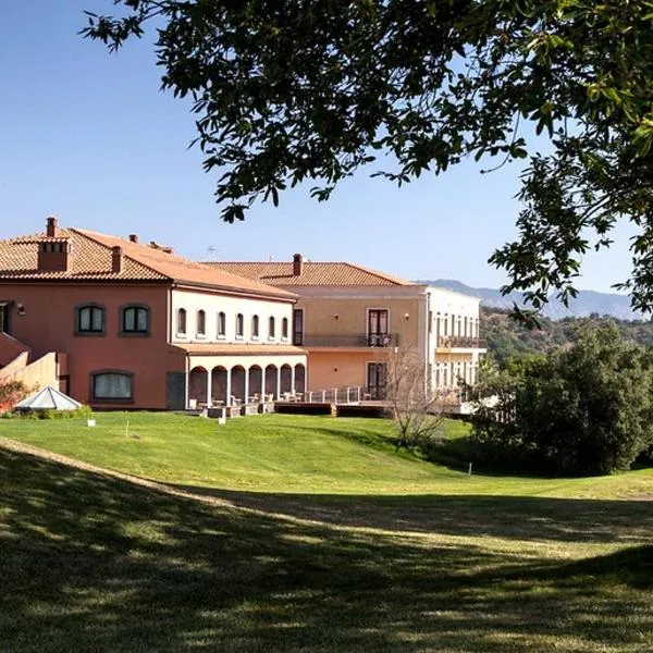 比丘洛埃特纳高尔夫温泉度假村，位于Novara di Sicilia的酒店