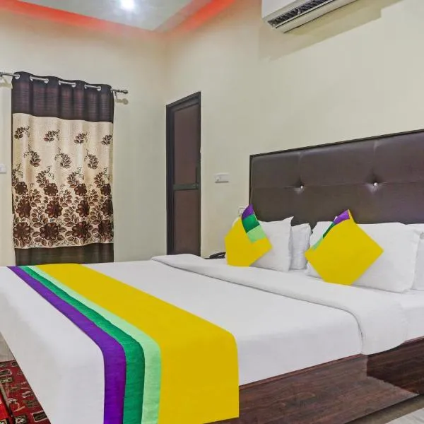Itsy Hotels Albie Stay Inn，位于钱德加尔的酒店