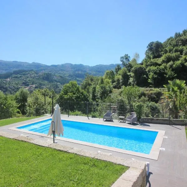 Casa dos Henriques Gerês by Gerês Casas，位于吉尔斯的酒店