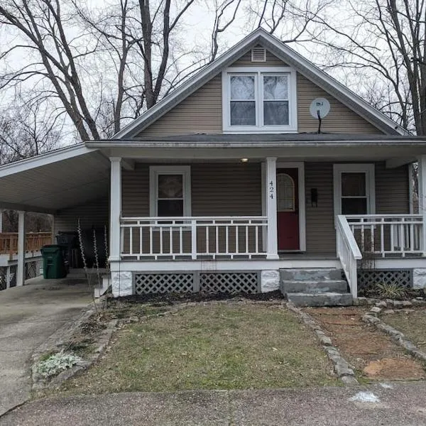 Ohio Ave 3 bed house Historic Downtown Loveland，位于西切斯特的酒店